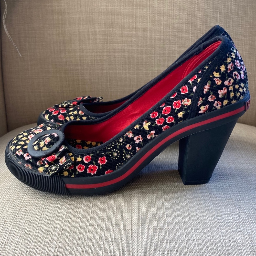 ROCKET DOG Size 8 Casual Chunky Heels